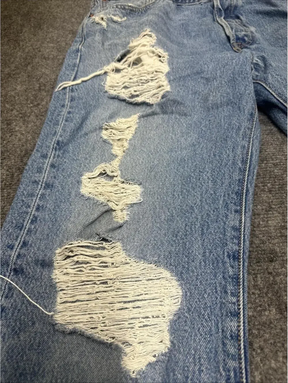 Levis 501 Jeans Mens 36x32 Button Fly Distressed Faded Medium Wash Blue Denim